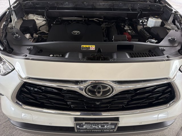 Used 2021 Toyota Highlander Platinum AWD/4WD image 25