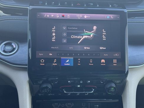 Used 2023 Jeep Grand Cherokee 4WD w/ Luxury Tech Group II image 23