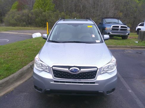 Used 2016 Subaru Forester 2.5i Touring w/ Eyesight & Navigation System image 2