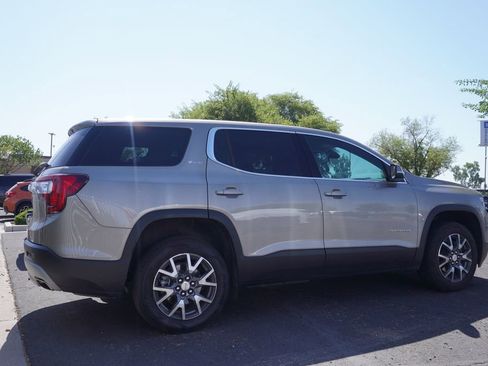 Used 2022 GMC Acadia SLE FWD image 4
