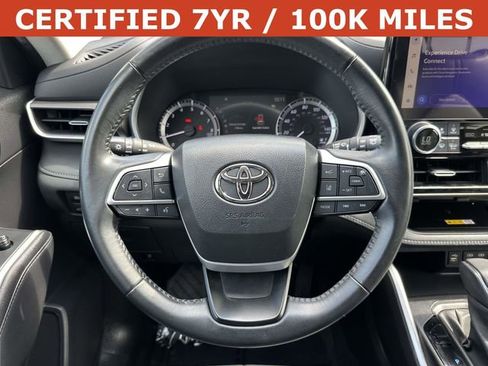 Used 2023 Toyota Highlander XLE AWD/4WD image 19