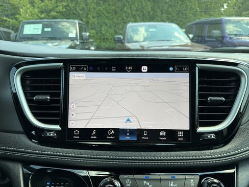New 2027 Chrysler Pacifica Select w/ Family Tech Group AWD/4WD image 17