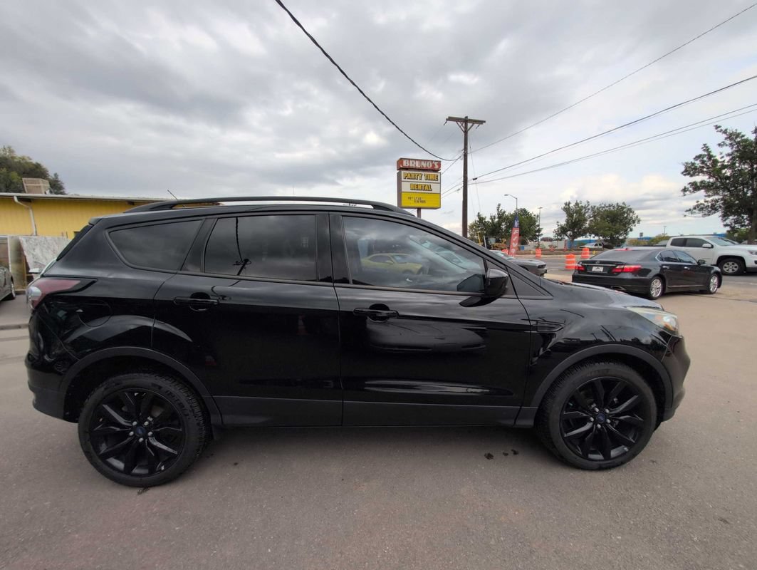 Used 2017 Ford Escape SE w/ SE Sport Appearance Package FWD image 8