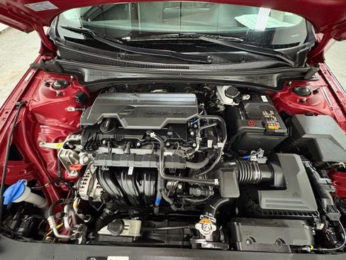 Used 2024 Hyundai Elantra Limited image 13