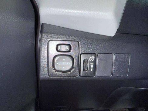 Used 2014 Toyota Corolla LE image 12