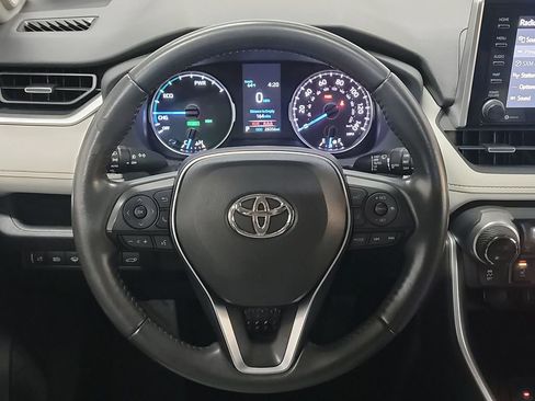 Used 2021 Toyota RAV4 XLE Premium image 17