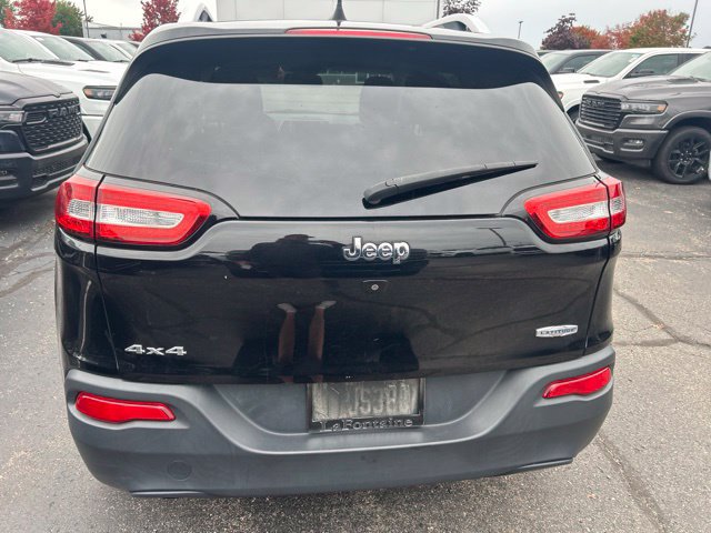 Used 2017 Jeep Cherokee Latitude w/ Cold Weather Group AWD/4WD image 3