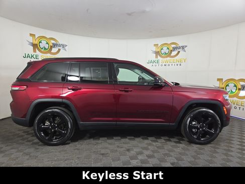 Certified 2024 Jeep Grand Cherokee Limited w/ Black Appearance Package AWD/4WD image 11