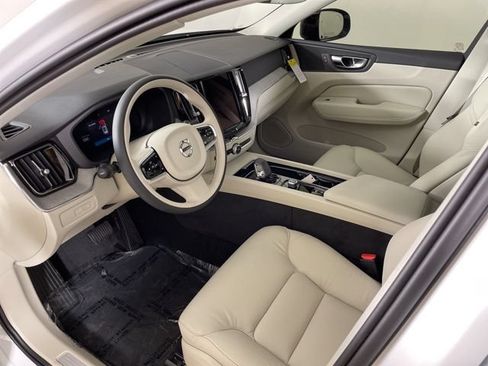 Certified 2025 Volvo XC60 T8 Plus w/ Protection Package Premier AWD/4WD image 39