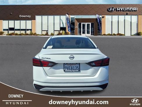 Used 2025 Nissan Altima 2.5 SV FWD image 5