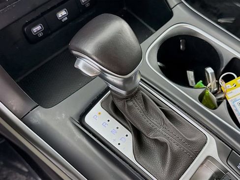 Used 2023 Kia Carnival LX image 16