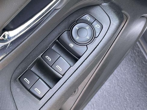 Used 2023 Chevrolet Equinox RS FWD image 17