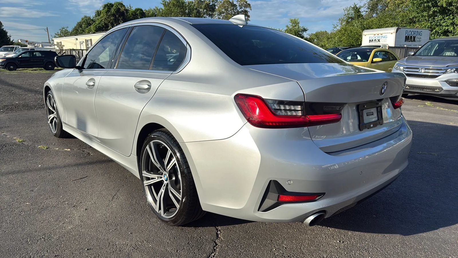 Used 2019 BMW 330i Sedan w/ Convenience Package RWD image 4