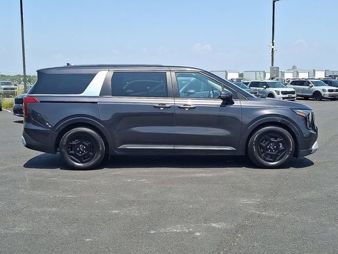 Certified 2025 Kia Carnival FWD image 7