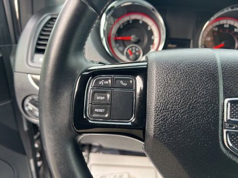 Used 2015 Dodge Grand Caravan SXT image 25