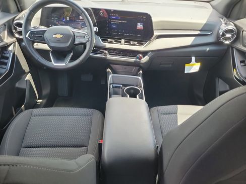 Used 2025 Chevrolet Equinox LT FWD image 11