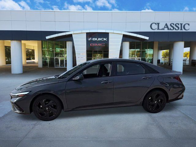 Used 2026 Hyundai Elantra Sport FWD image 4