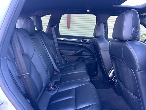 Used 2016 Porsche Cayenne AWD/4WD image 15