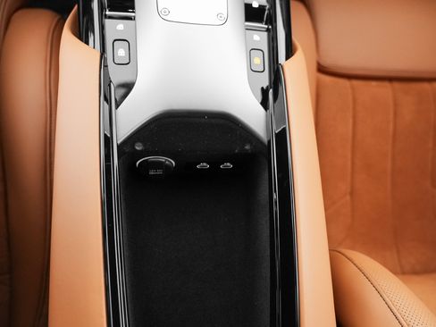 Used 2023 Ferrari Purosangue AWD/4WD image 17