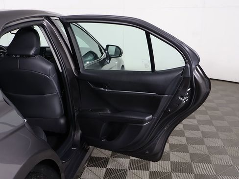 Used 2021 Toyota Camry XLE w/ Navigation Upgrade Package image 24