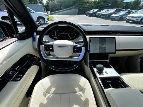 Used 2025 Land Rover Range Rover Long Wheelbase SE AWD/4WD image 19