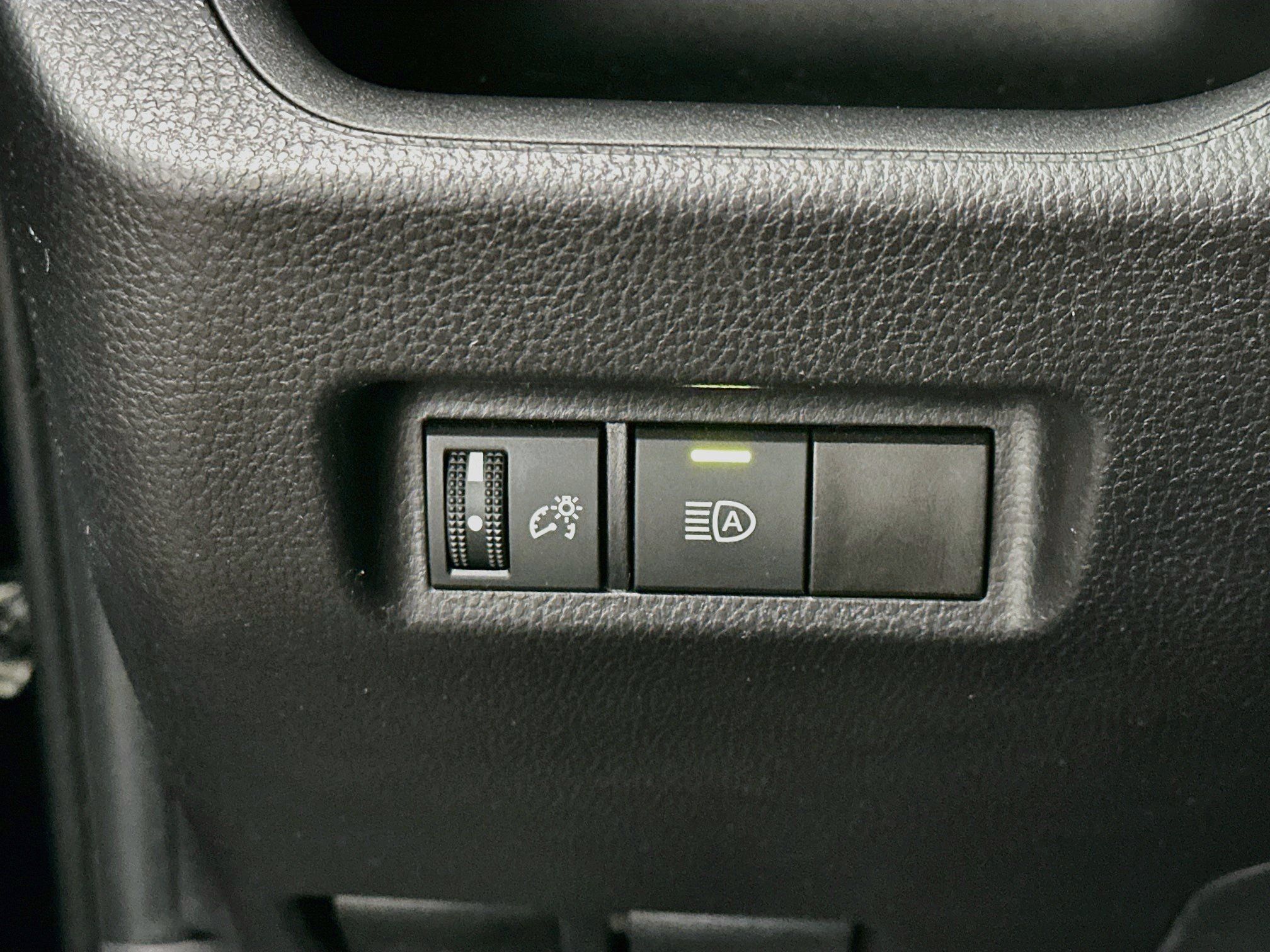 Used 2025 Toyota RAV4 LE AWD/4WD image 17