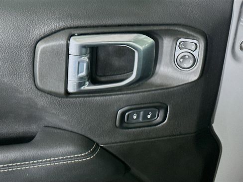 Used 2022 Jeep Wrangler Unlimited Sahara AWD/4WD image 15