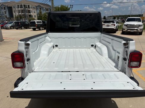 Used 2023 Jeep Gladiator Sport AWD/4WD image 25