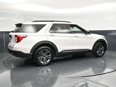 Used 2024 Ford Explorer XLT w/ XLT Sport Appearance Package AWD/4WD image 2