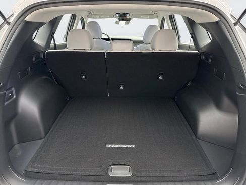 Used 2025 Hyundai Tucson SE image 18