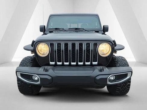 Used 2023 Jeep Gladiator Overland image 2