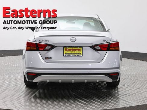 Used 2024 Nissan Altima 2.5 SV FWD image 6