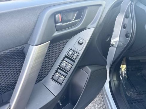 Used 2018 Subaru Forester 2.5i Premium AWD/4WD image 11