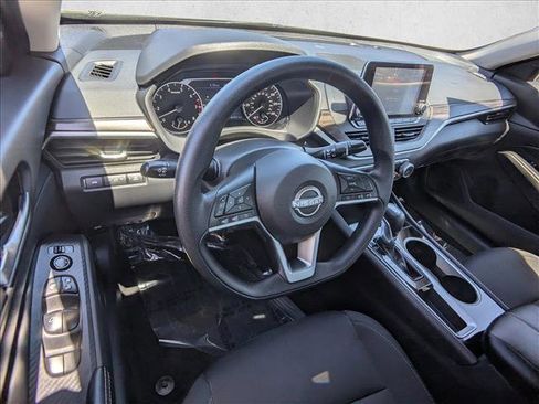 Used 2024 Nissan Altima 2.5 SV FWD image 10