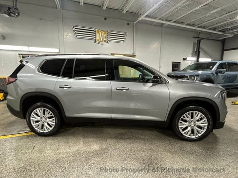 Used 2025 GMC Acadia Elevation w/ Elevation Premium Package image 11