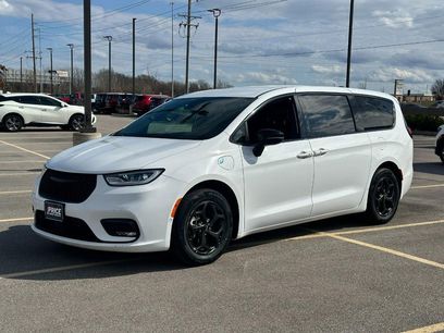 Used 2024 Chrysler Pacifica Limited