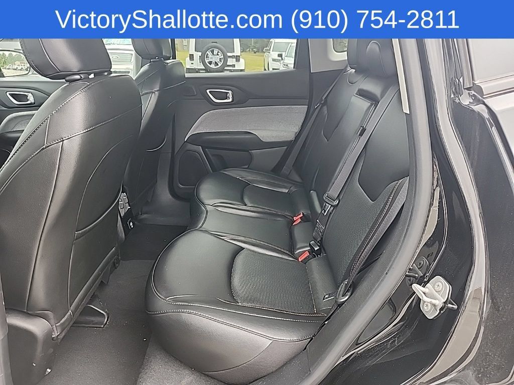 Used 2022 Jeep Compass Latitude w/ Sun and Sound Group AWD/4WD image 22