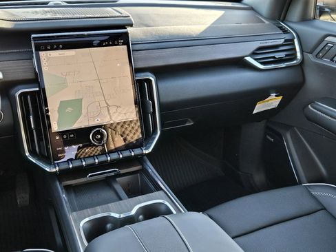 New 2026 GMC Acadia Denali w/ Super Cruise Package image 37