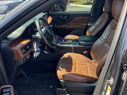 Used 2021 Lincoln Aviator Reserve w/ Elements Package Plus AWD/4WD image 3