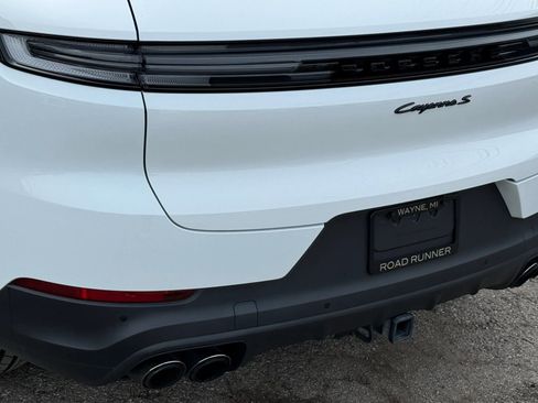 Used 2025 Porsche Cayenne S w/ Premium Package Plus AWD/4WD image 12