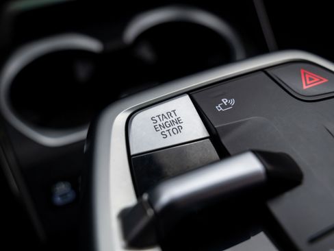 Certified 2025 BMW X2 xDrive28i w/ Premium Package image 22