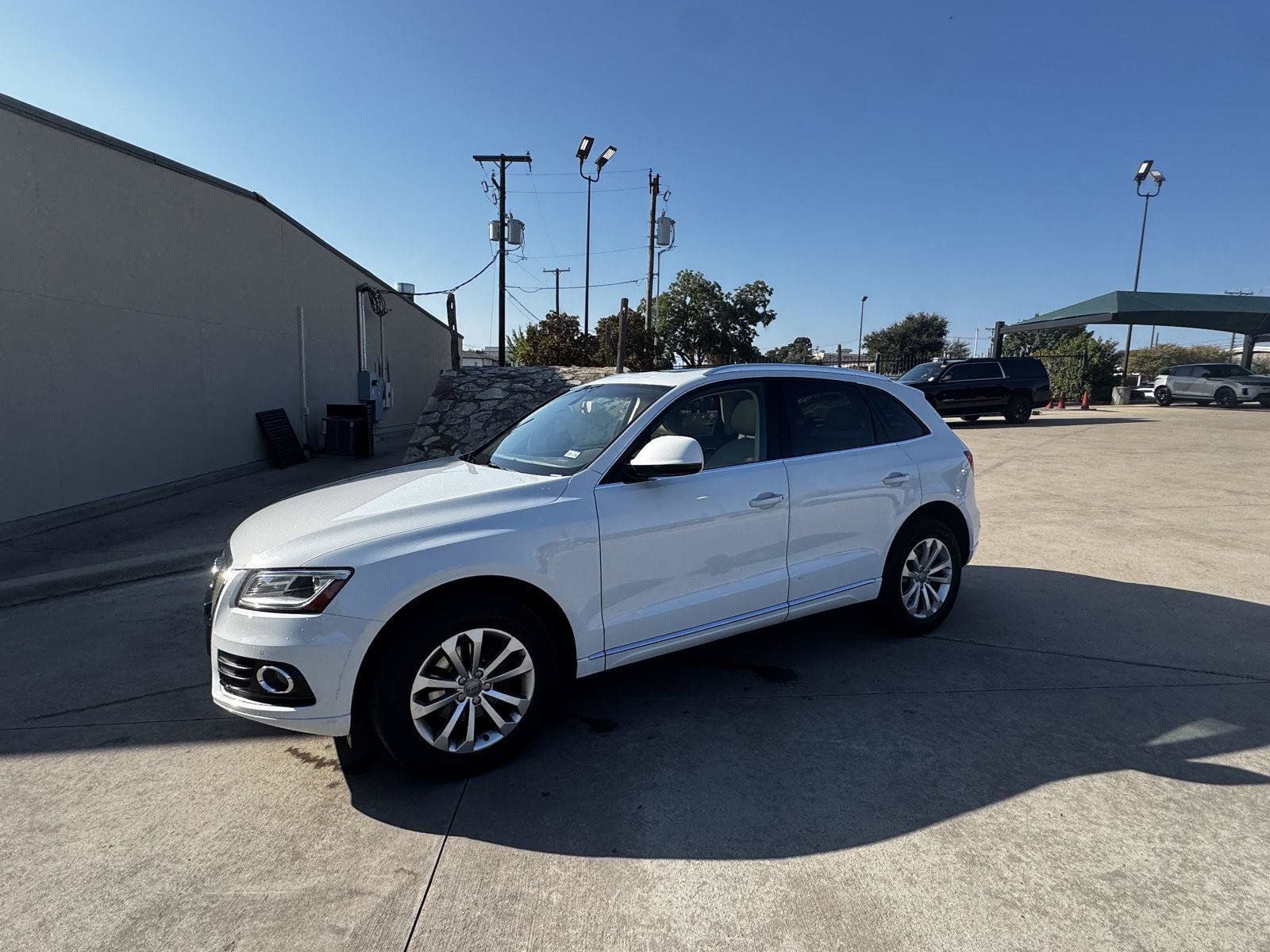 Used 2015 Audi Q5 2.0T Premium Plus w/ Technology Package AWD/4WD image 2