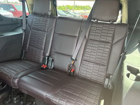Used 2023 Cadillac Escalade Premium Luxury Platinum AWD/4WD image 18