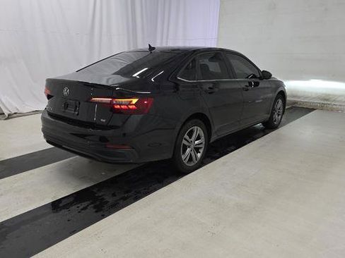 Used 2024 Volkswagen Jetta SE image 3