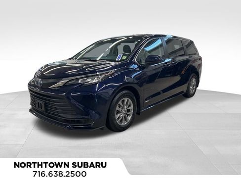Used 2021 Toyota Sienna LE FWD image 1