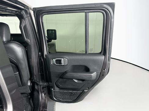 Used 2019 Jeep Wrangler Unlimited Sahara AWD/4WD image 27
