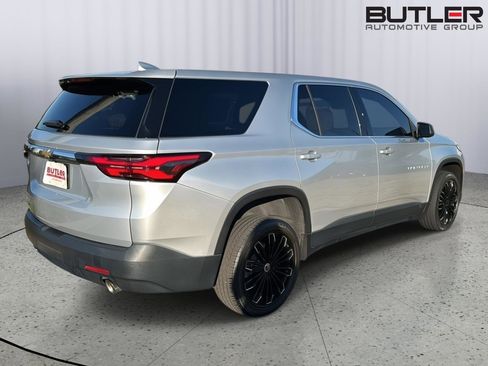 Used 2022 Chevrolet Traverse LS image 5