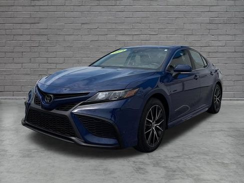 Used 2024 Toyota Camry SE FWD image 3