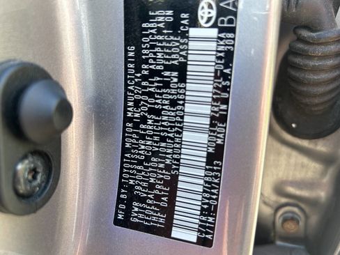 Used 2014 Toyota Corolla LE FWD image 18