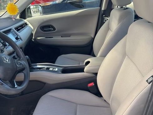 Used 2017 Honda HR-V LX image 2